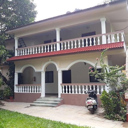 Agnelo'S Holiday Homes Candolim Luaran gambar